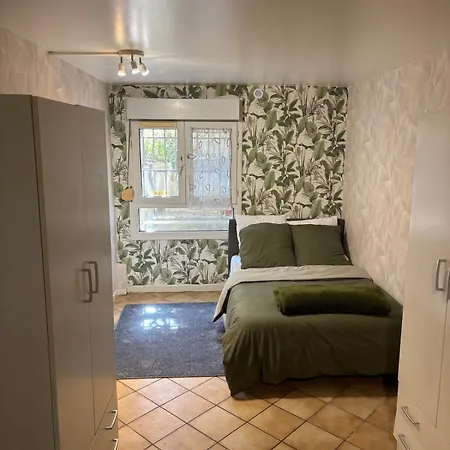 公寓 Garden With 3 Beds And A Sofa Bed Near Paris *