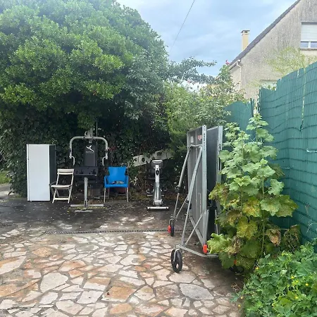 Garden With 3 Beds And A Sofa Bed Near Paris * 舒瓦西勒鲁瓦