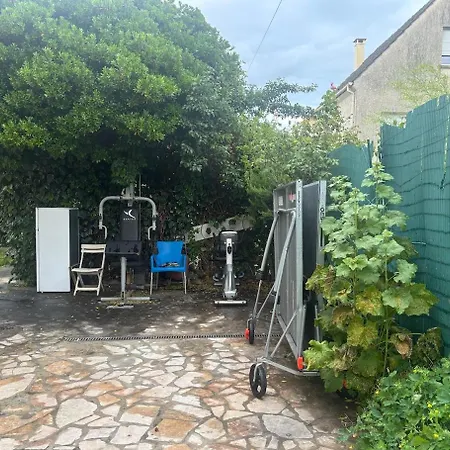 Garden With 3 Beds And A Sofa Bed Near Paris 公寓 *